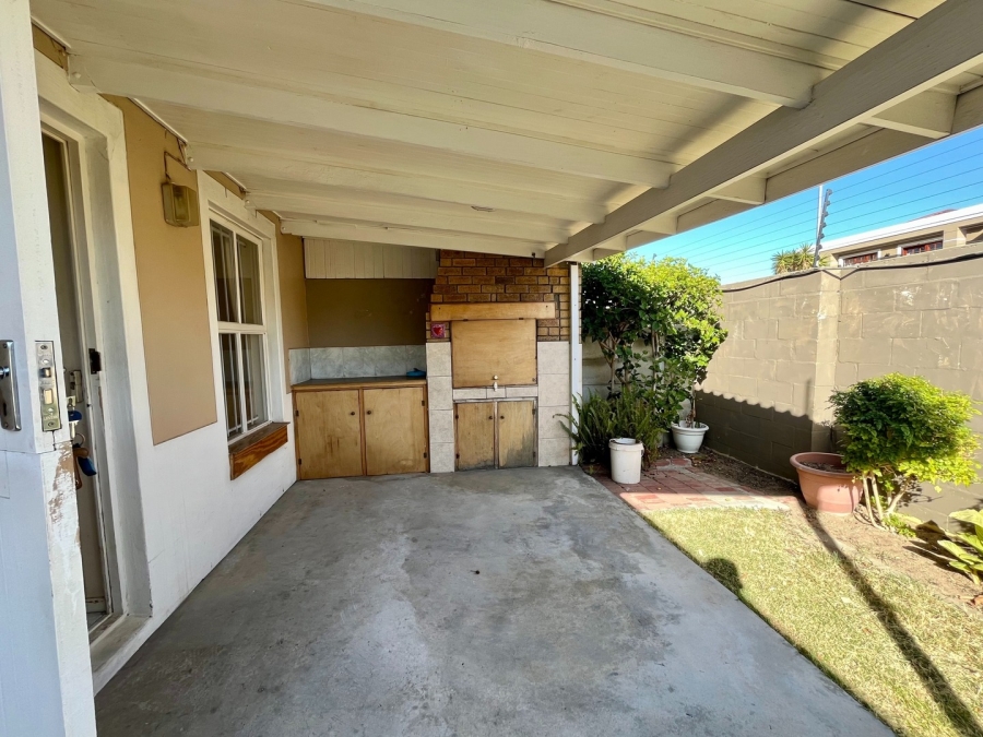 2 Bedroom Property for Sale in Whispering Pines Western Cape